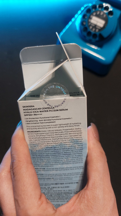 كرم ضدآفتاب بي رنگ سنتلا 1004 مدل ماداگاسكار SPF50 مناسب انواع پوست حجم 50 ميل