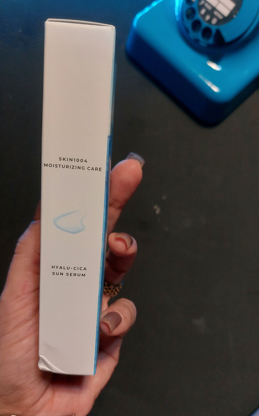 كرم ضدآفتاب بي رنگ سنتلا 1004 مدل ماداگاسكار SPF50 مناسب انواع پوست حجم 50 ميل